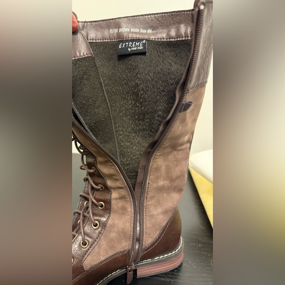 Women’s Two-Tone Brown Lace-Up Boots Size 8M - Picture 7 of 8